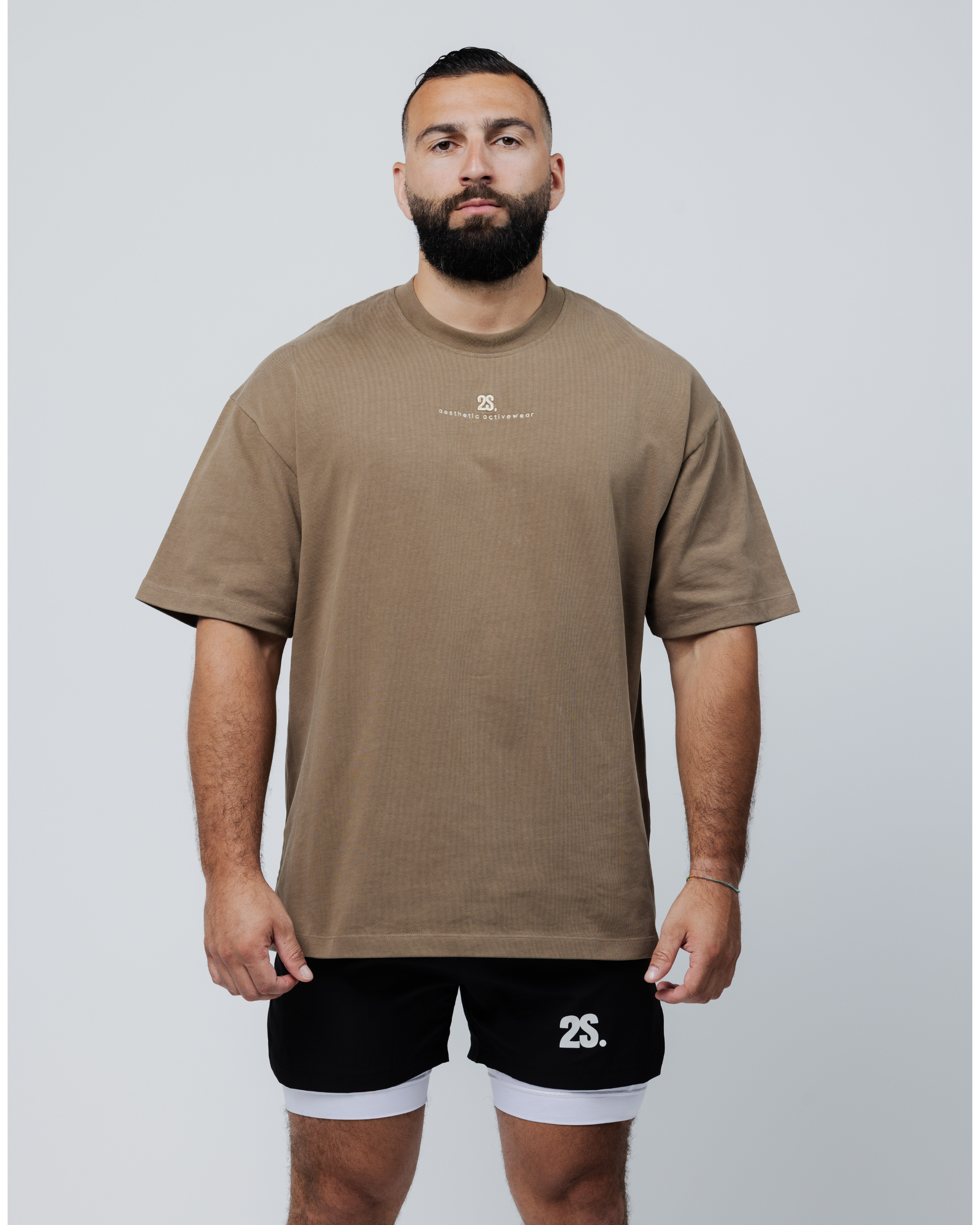 03/ Le T-Shirt Taupe. Two Spunky