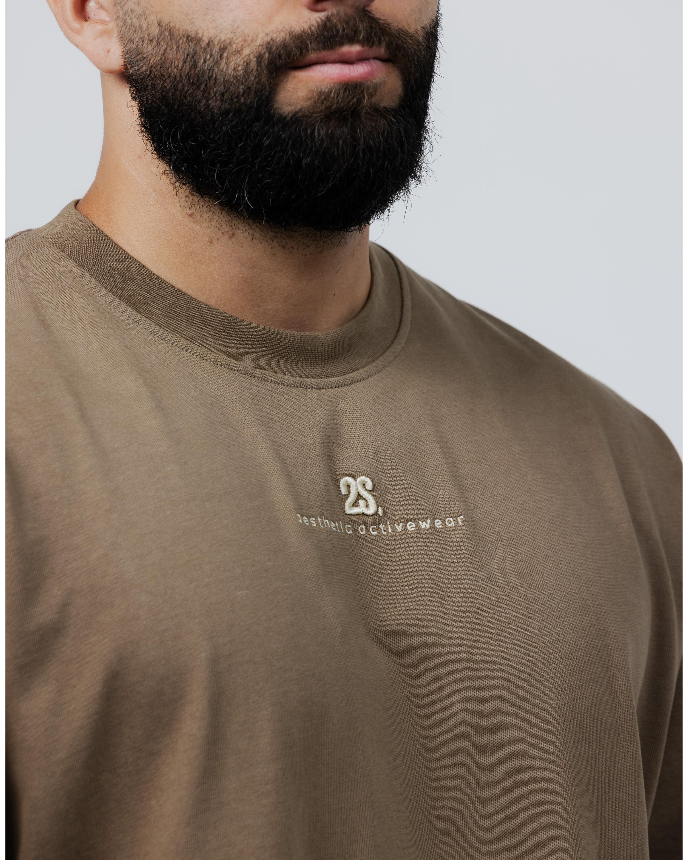 03/ Le T-Shirt Taupe. Two Spunky