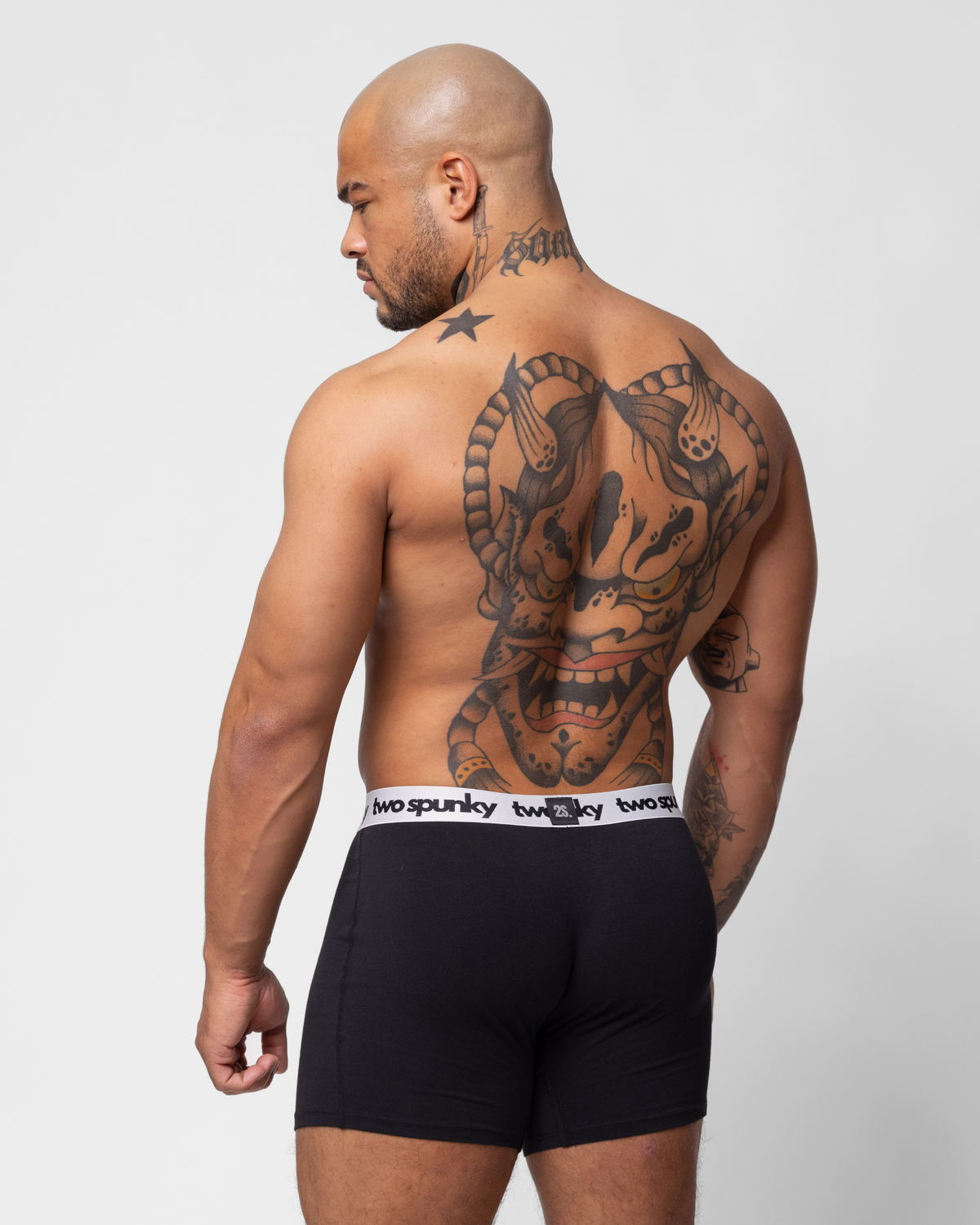 01/ Le Boxer. - Noir Two Spunky x Loïc Henry.